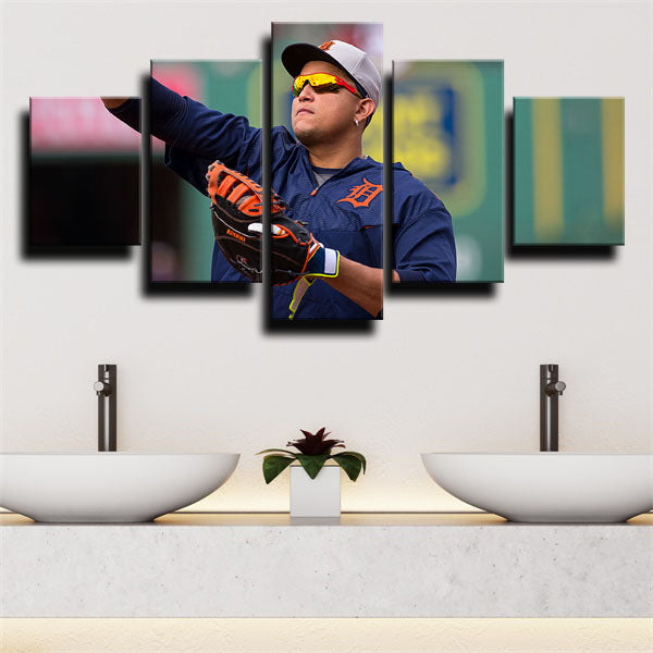 First Baseman Miggy Miguel Cabrera Canvas Wall Art