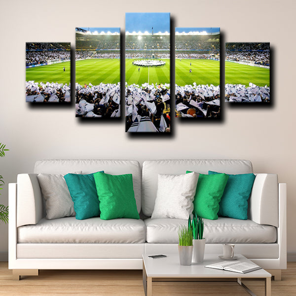 Tottenham Hotspur Fc Football Field Green Canvas Wall Art