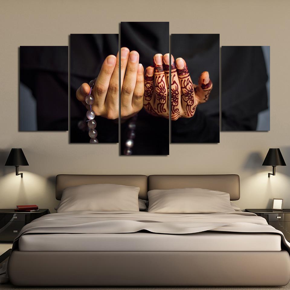 Islam Scripture On Hands – Abstract Canvas Wall Art